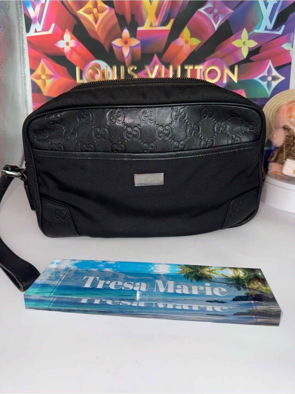Gucci Black Leather Messenger Bag with Logo Hardware